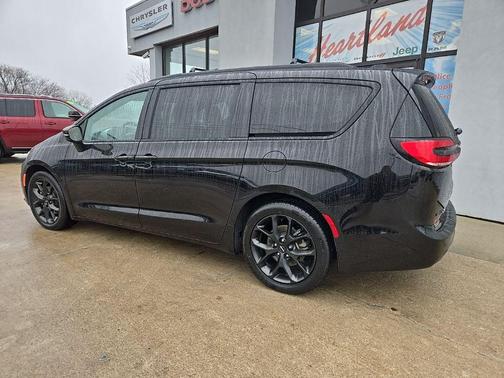 2025 Chrysler Pacifica Limited