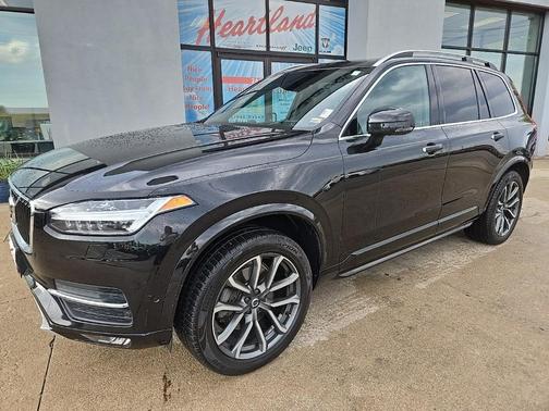 2017 Volvo XC90 T6 Momentum