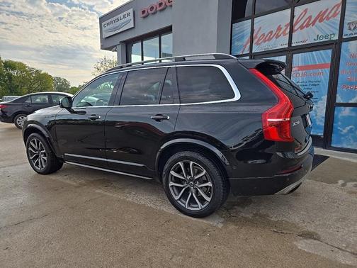 2017 Volvo XC90 T6 Momentum