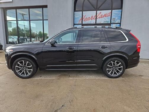 2017 Volvo XC90 T6 Momentum