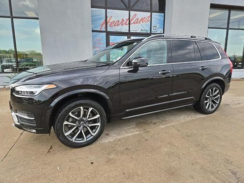 2017 Volvo XC90 T6 Momentum