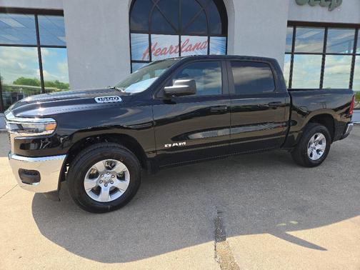 Diamond Black Crystal Pearl-Coat Exterior Paint 2026 RAM 1500 Tradesman
