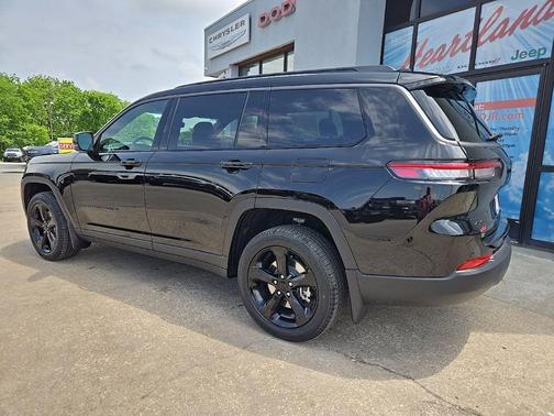 Diamond Black Crystal Pearl-Coat Exterior Paint 2026 Jeep Grand Cherokee Limited
