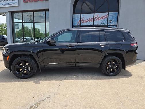 Diamond Black Crystal Pearl-Coat Exterior Paint 2026 Jeep Grand Cherokee Limited
