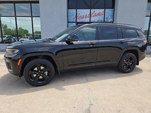 Diamond Black Crystal Pearl-Coat Exterior Paint 2026 Jeep Grand Cherokee Limited