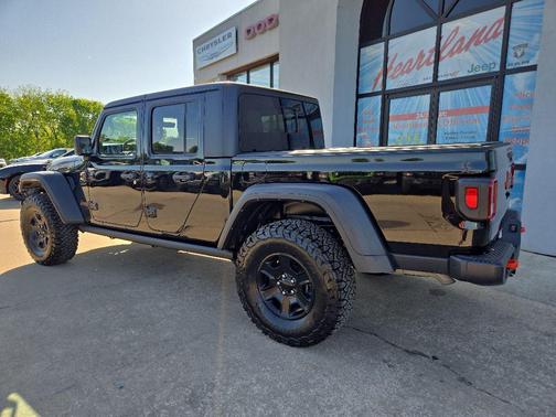 Black Clearcoat 2023 Jeep Gladiator Mojave 4x4