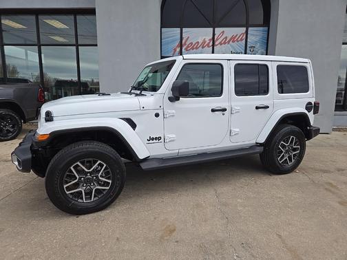 2026 Jeep Wrangler 4-Door Sahara 4x4