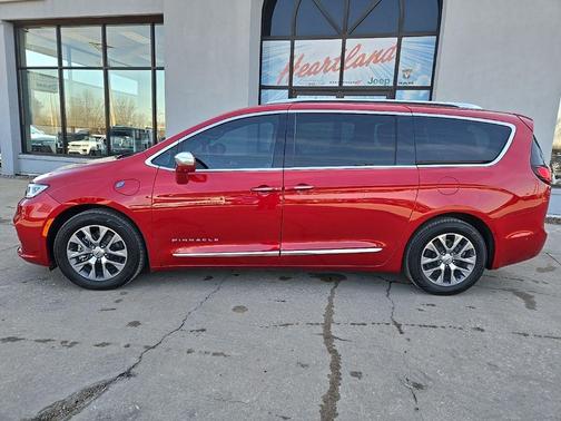 2024 Chrysler Pacifica L