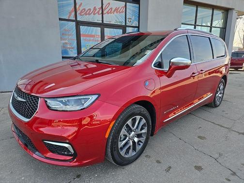 2024 Chrysler Pacifica L