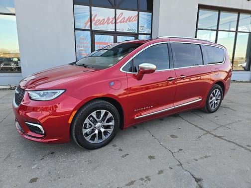 2024 Chrysler Pacifica L