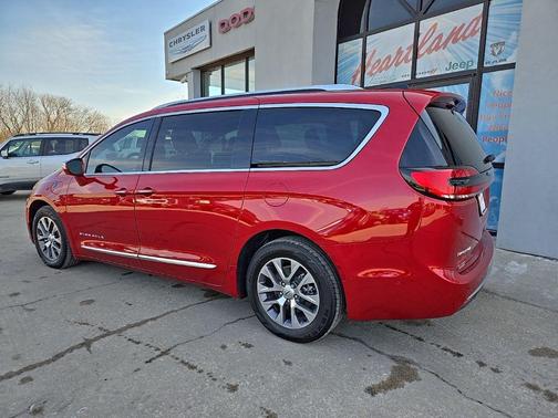 2024 Chrysler Pacifica L