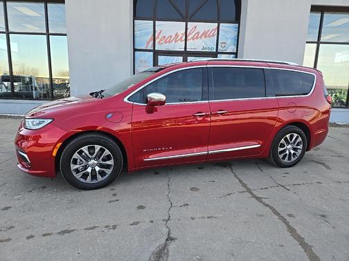 2024 Chrysler Pacifica L