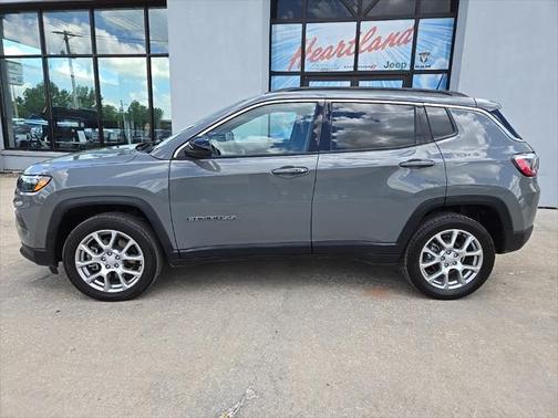 2023 Jeep Compass Latitude Lux