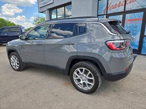 2023 Jeep Compass Latitude Lux