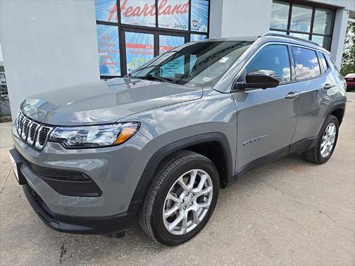 2023 Jeep Compass Latitude Lux