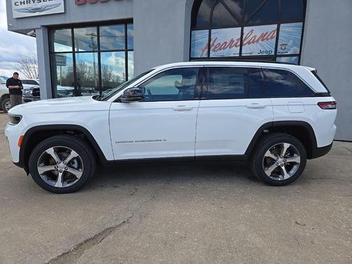 Bright White Clear-Coat Exterior Paint 2026 Jeep Grand Cherokee Limited