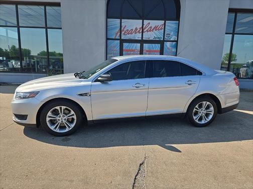 2017 Ford Taurus SE