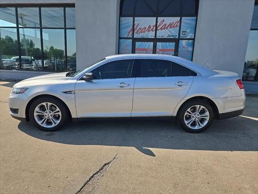 2017 Ford Taurus SE