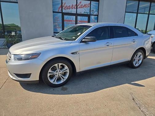 2017 Ford Taurus SE