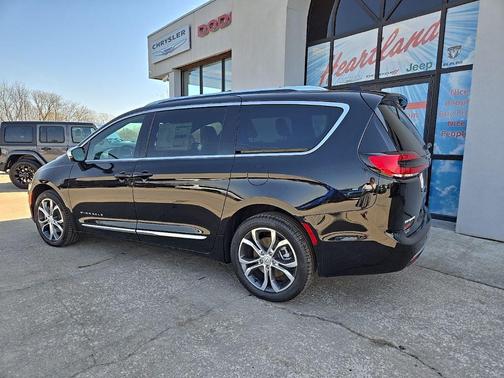 Diamond Black Crystal Pearl-Coat Exterior Paint 2026 Chrysler Pacifica L