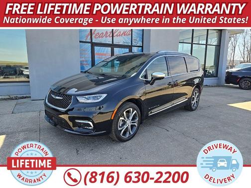 Diamond Black Crystal Pearl-Coat Exterior Paint 2026 Chrysler Pacifica L