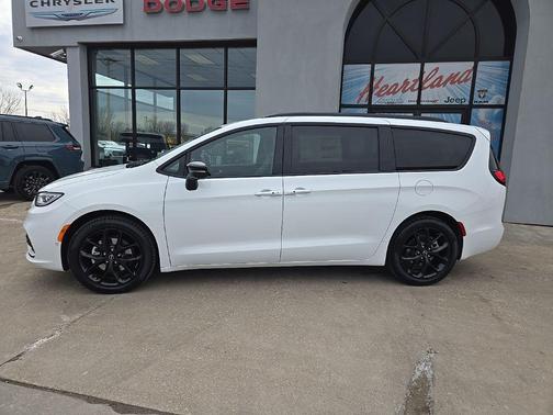 2026 Chrysler Pacifica L