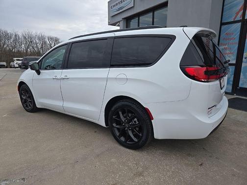 2026 Chrysler Pacifica L