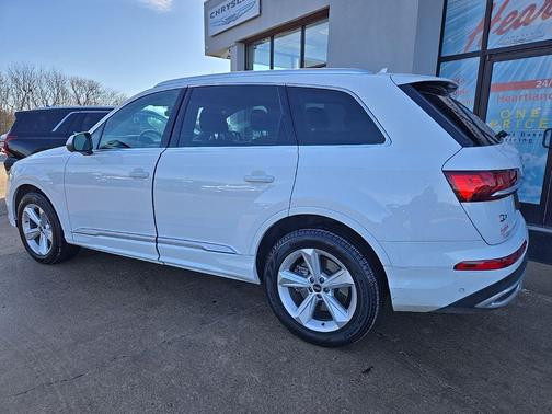 2022 Audi Q7 45 Premium Plus