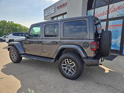 2025 Jeep Wrangler 4-Door Sahara 4x4