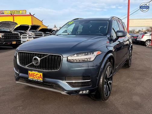 2018 Volvo XC90 T6 Momentum