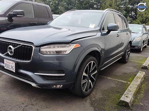 2018 Volvo XC90 T6 Momentum