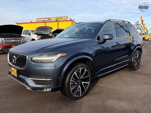 2018 Volvo XC90 T6 Momentum