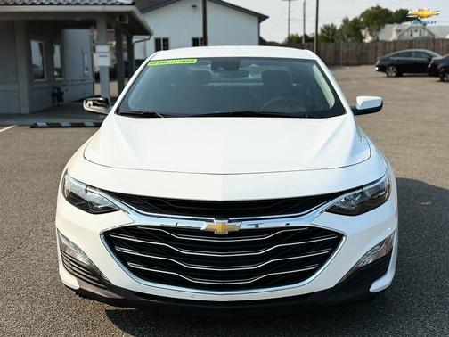 Summit White 2024 Chevrolet Malibu 1LT