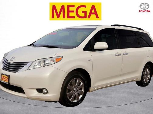 Blizzard Pearl 2017 Toyota Sienna XLE Passenger Van