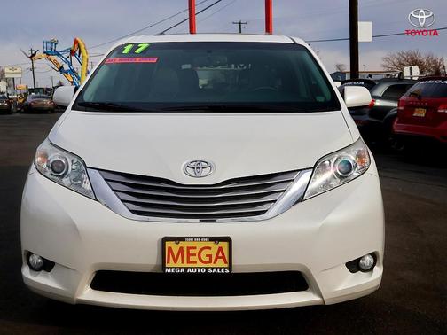 2017 Toyota Sienna XLE