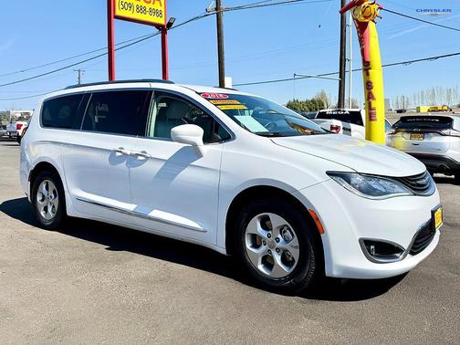 Bright White Clearcoat 2018 Chrysler Pacifica Hybrid Touring L