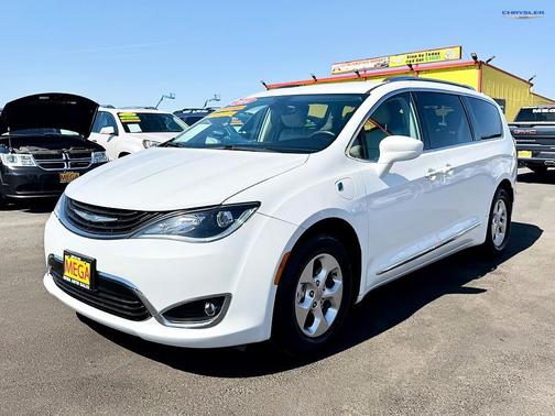 Bright White Clearcoat 2018 Chrysler Pacifica Hybrid Touring L