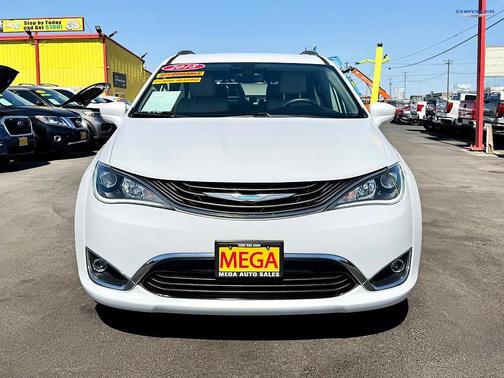Bright White Clearcoat 2018 Chrysler Pacifica Hybrid Touring L
