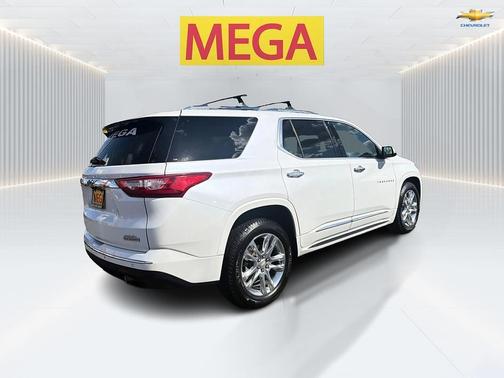 White 2018 Chevrolet Traverse High Country