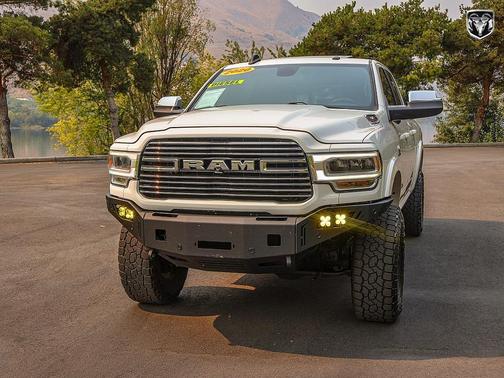 2020 RAM 3500 Laramie Crew Cab 4x4 6'4' Box