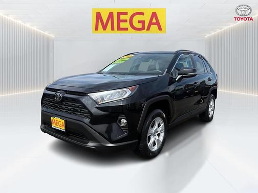 Midnight Black Metallic 2019 Toyota RAV4 XLE