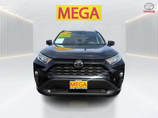 Midnight Black Metallic 2019 Toyota RAV4 XLE