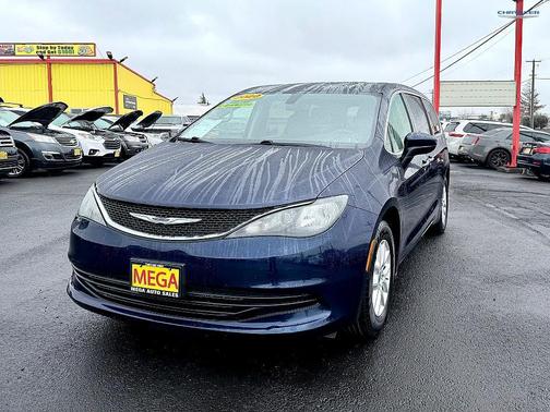 2020 Chrysler Voyager LX