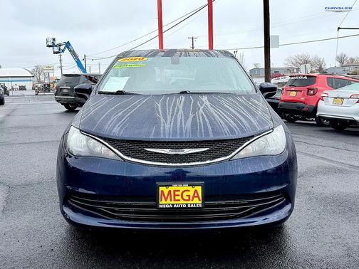 2020 Chrysler Voyager LX