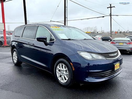 2020 Chrysler Voyager LX