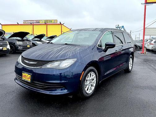 2020 Chrysler Voyager LX