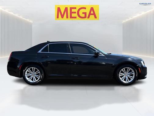 Gloss Black 2017 Chrysler 300 Limited