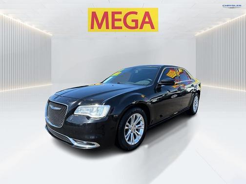 Gloss Black 2017 Chrysler 300 Limited