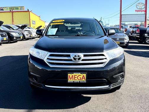 Black 2013 Toyota Highlander Base