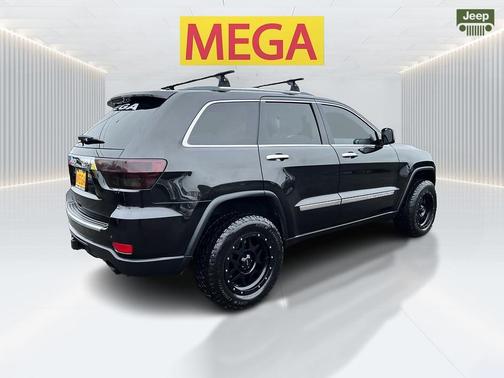 Brilliant Black Crystal Pearlcoat 2013 Jeep Grand Cherokee Overland
